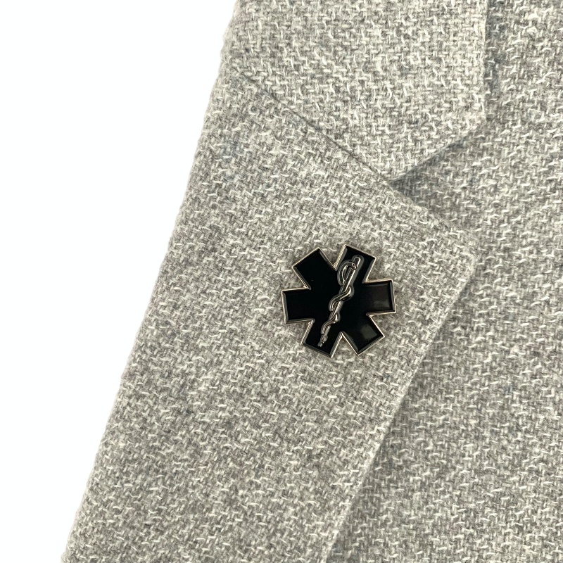 Černá brož Medical znak 