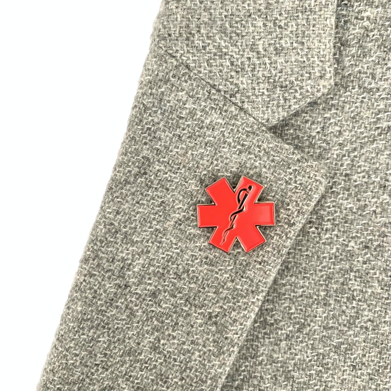 Růžová brož Medical znak 