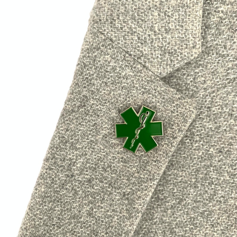 Zelená brož Medical znak 