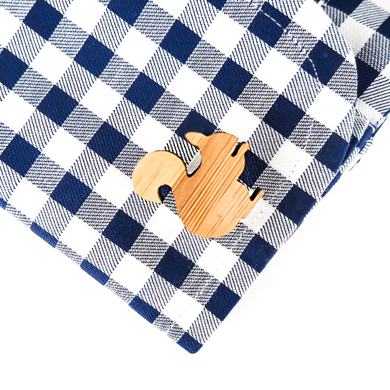 Dřevěné manžetové knoflíčky Veverka a oříšek