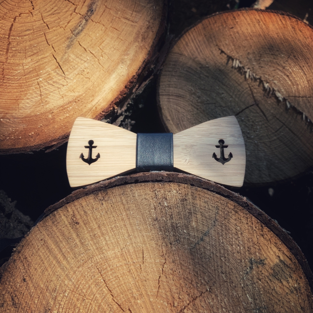 Dřevěný pánský motýlek Kotvy