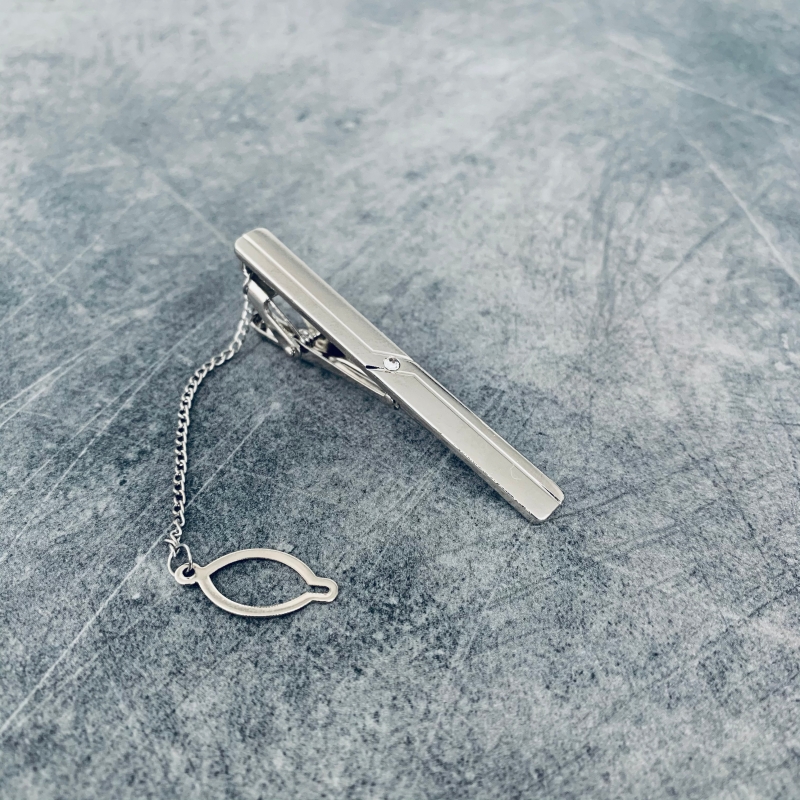 Stříbrná spona na kravatu s krystalem V.