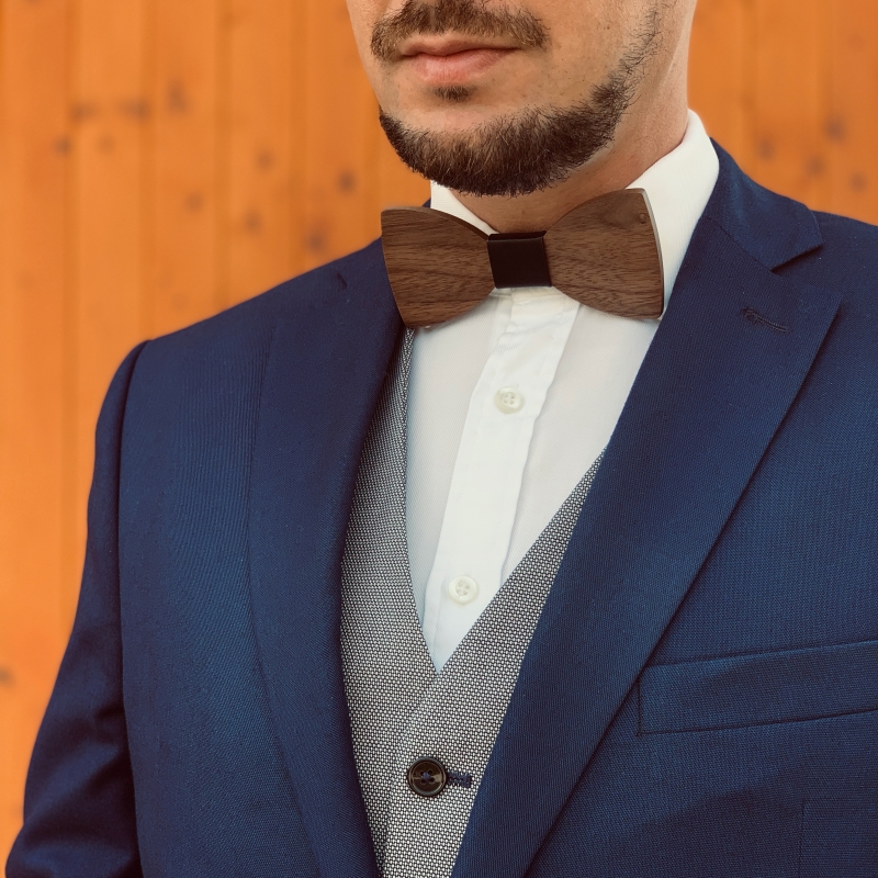 Dřevěný pánský motýlek Classic Leather ořech