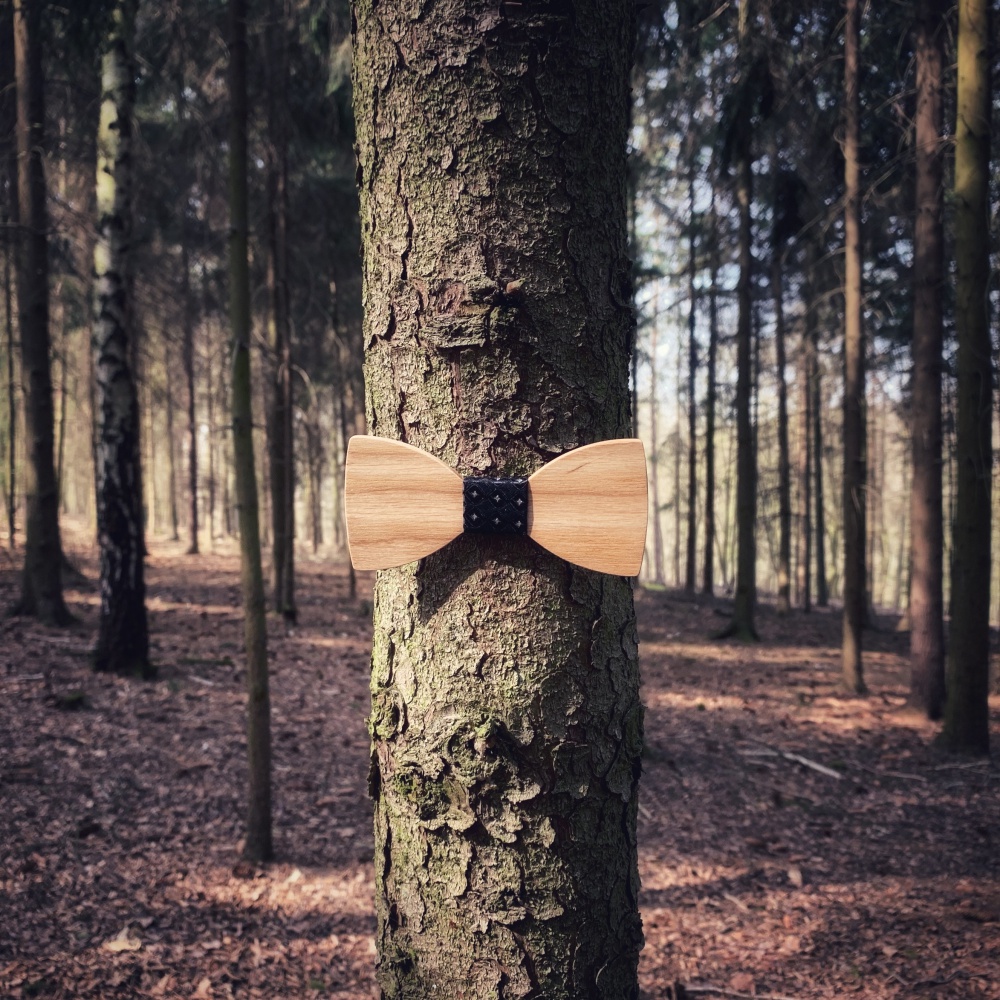 Dřevěný pánský motýlek Classic Hvězdy 