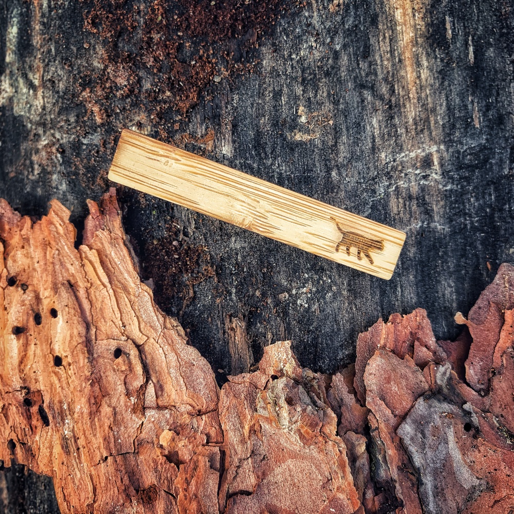 Dřevěná spona na kravatu Kočka jde