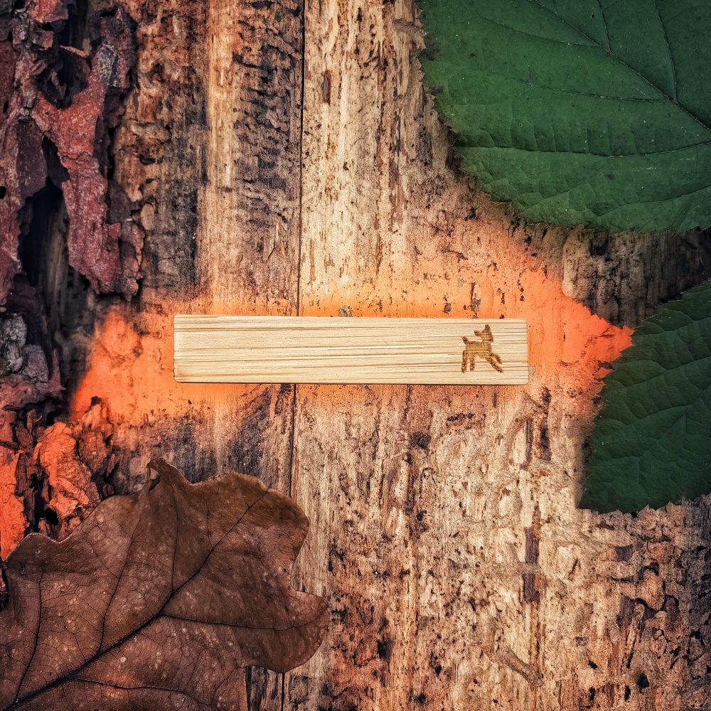 Dřevěná spona na kravatu Srnka běží