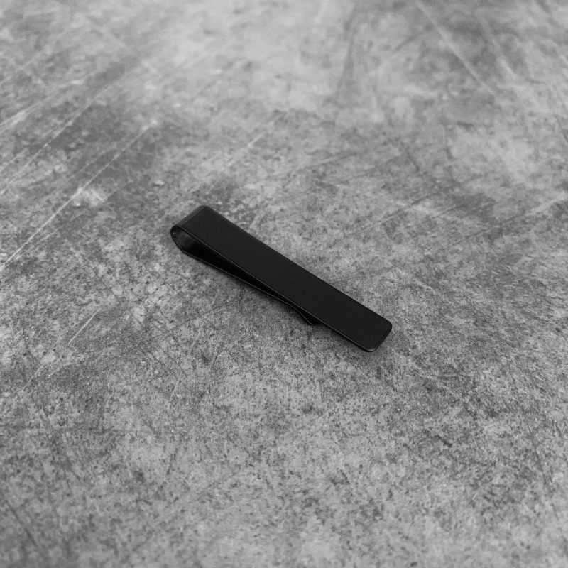 Černá metalická spona na kravatu Mini