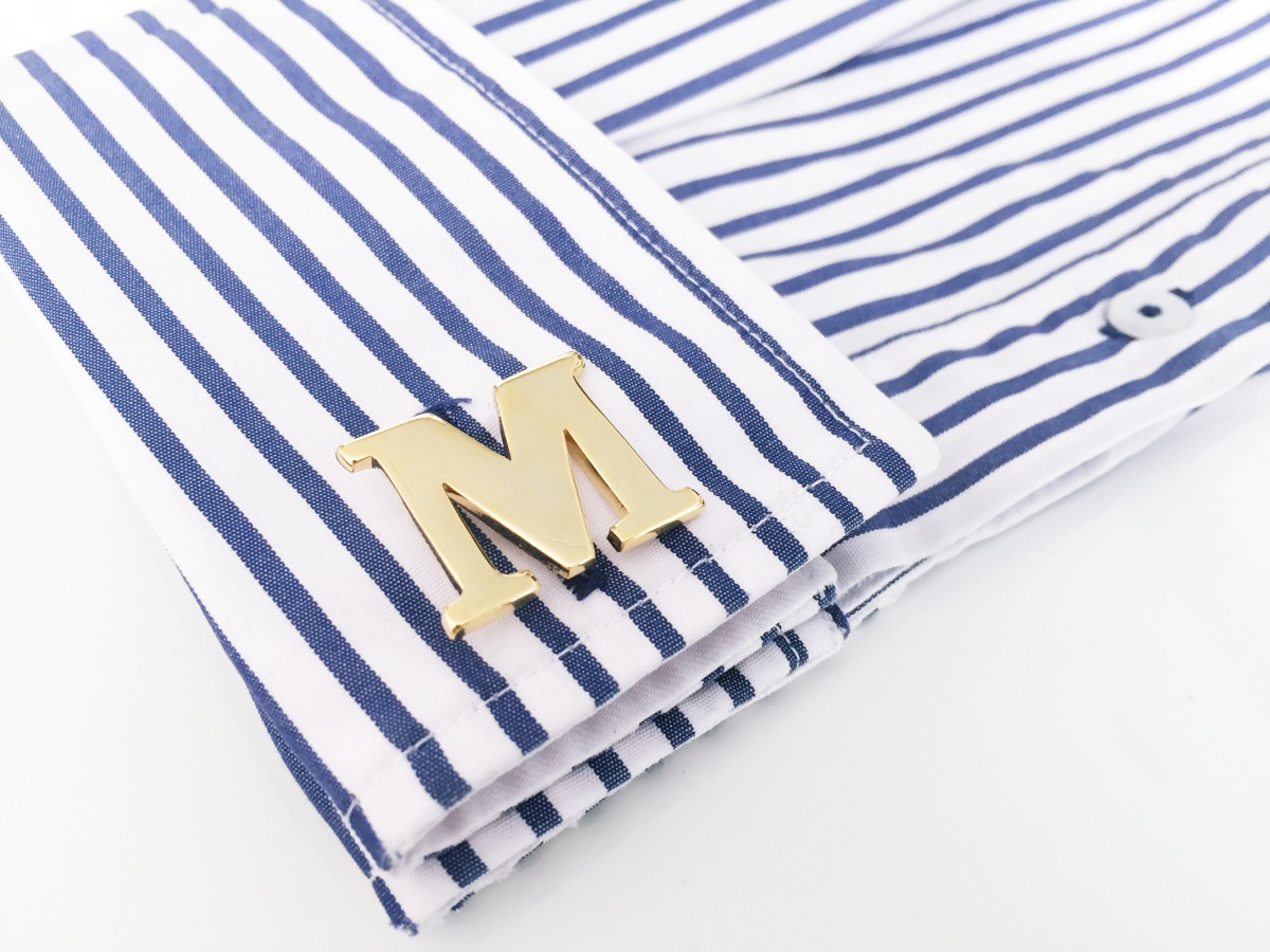 Manžetový knoflíček zlatý Iniciál M 