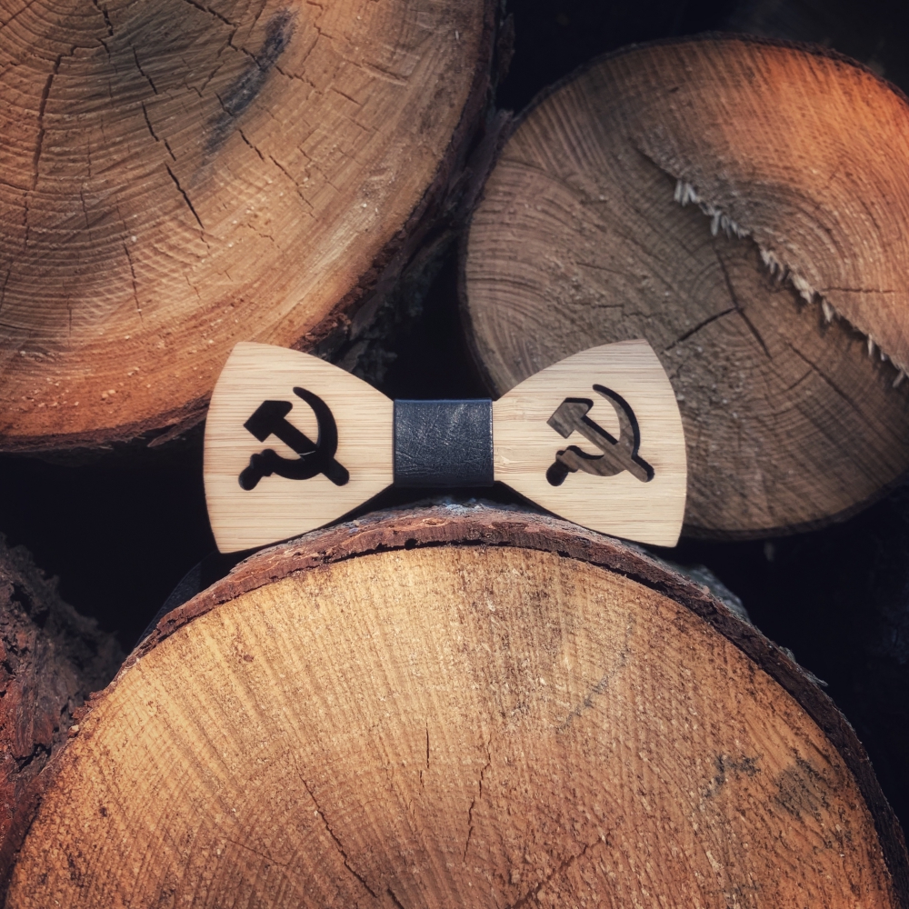 Dřevěný pánský motýlek Srp a kladivo