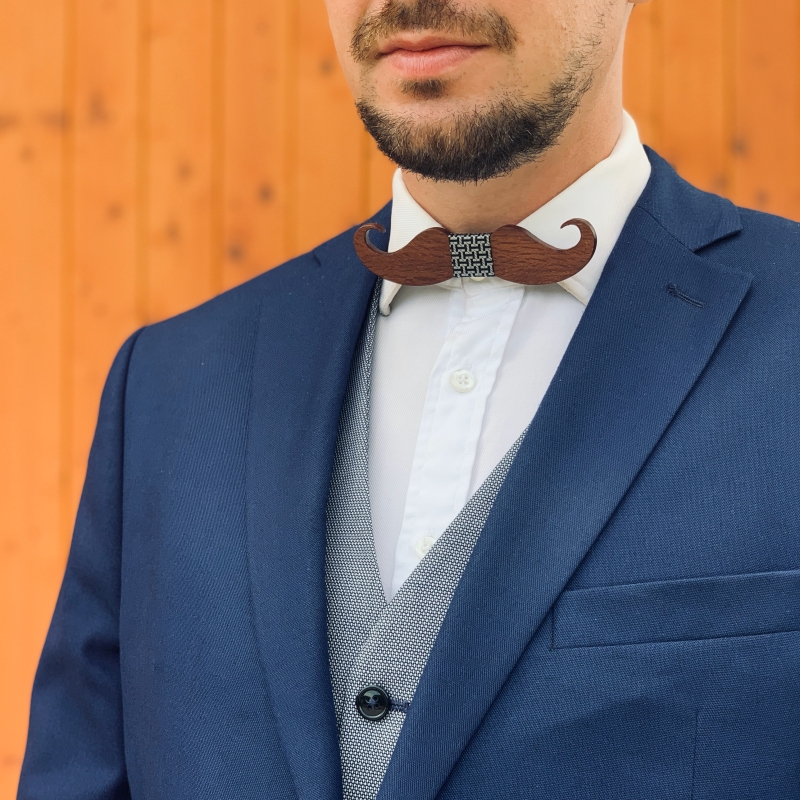 Dřevěný pánský motýlek Mahoosive Knír - H