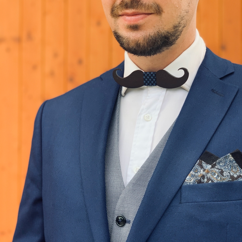 Dřevěný pánský motýlek Mahoosive Knír - x