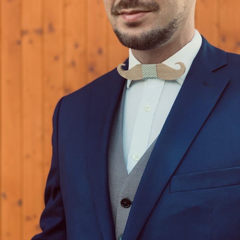 Dřevěný pánský motýlek Knír Tečkovaný