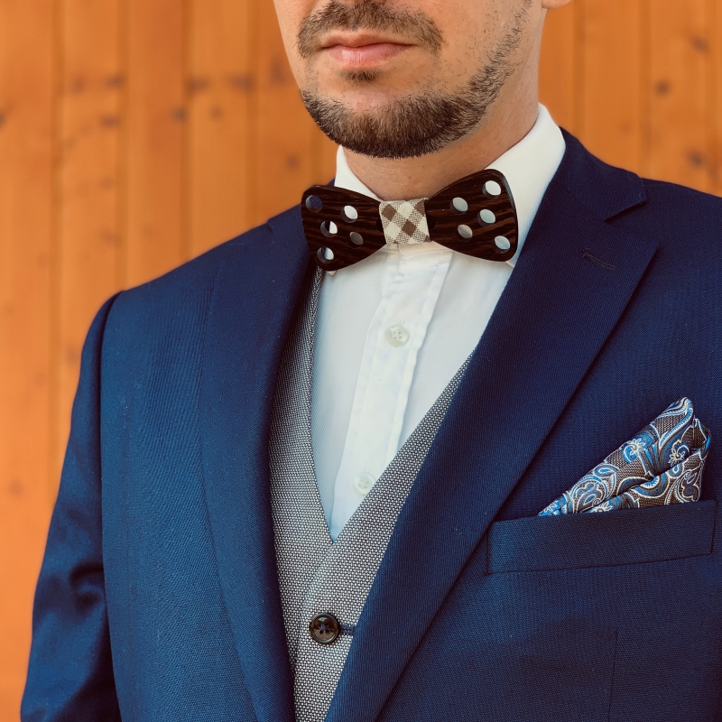 Dřevěný pánský motýlek Dot Kostky I.