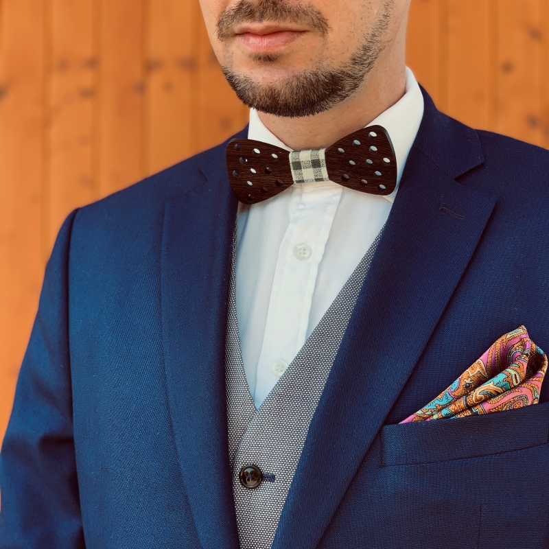 Dřevěný pánský motýlek Small Dot Kostky I.