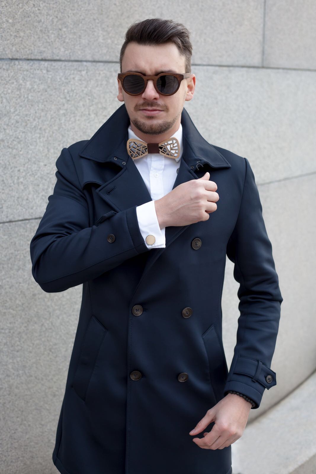 Dřevěný pánský motýlek Geometric Hnědák + manžetové knoflíčky 