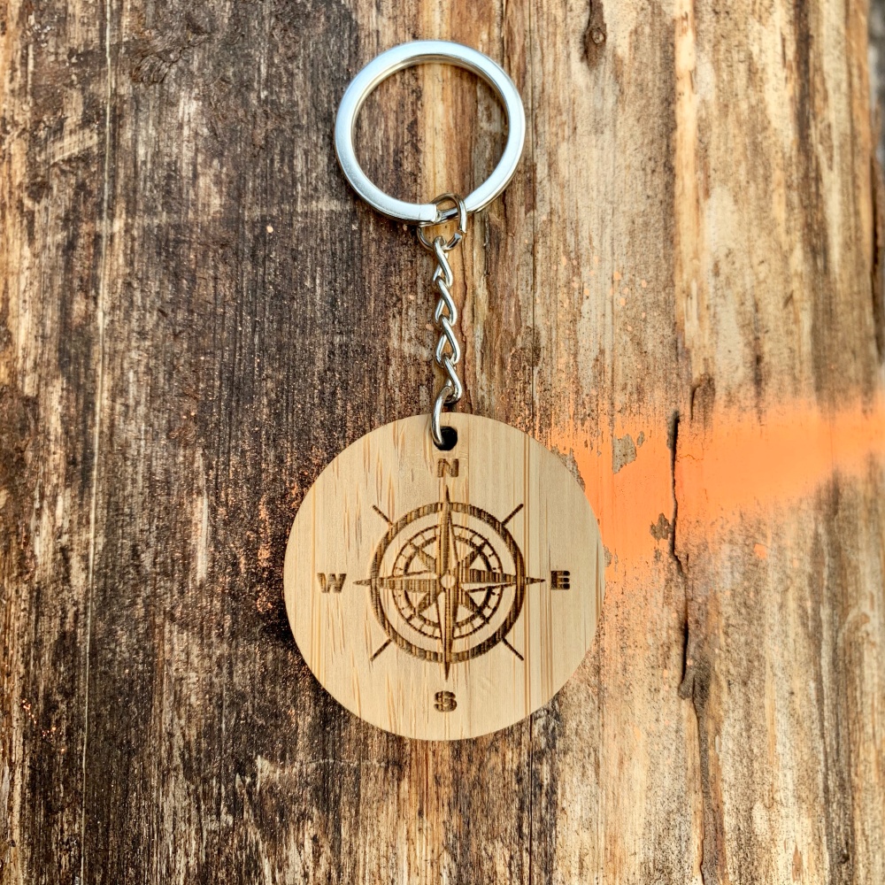 Dřevěná klíčenka Kompas 