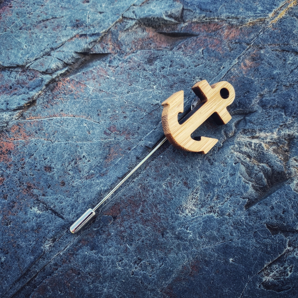 Dřevěná brož Kotva 