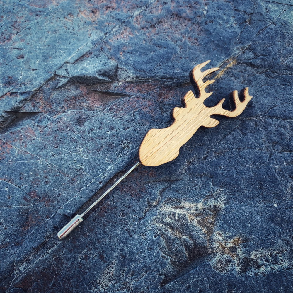 Dřevěná brož Jelen hlava 