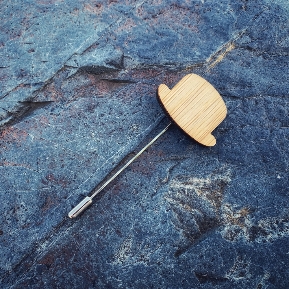 Dřevěná brož Buřinka 