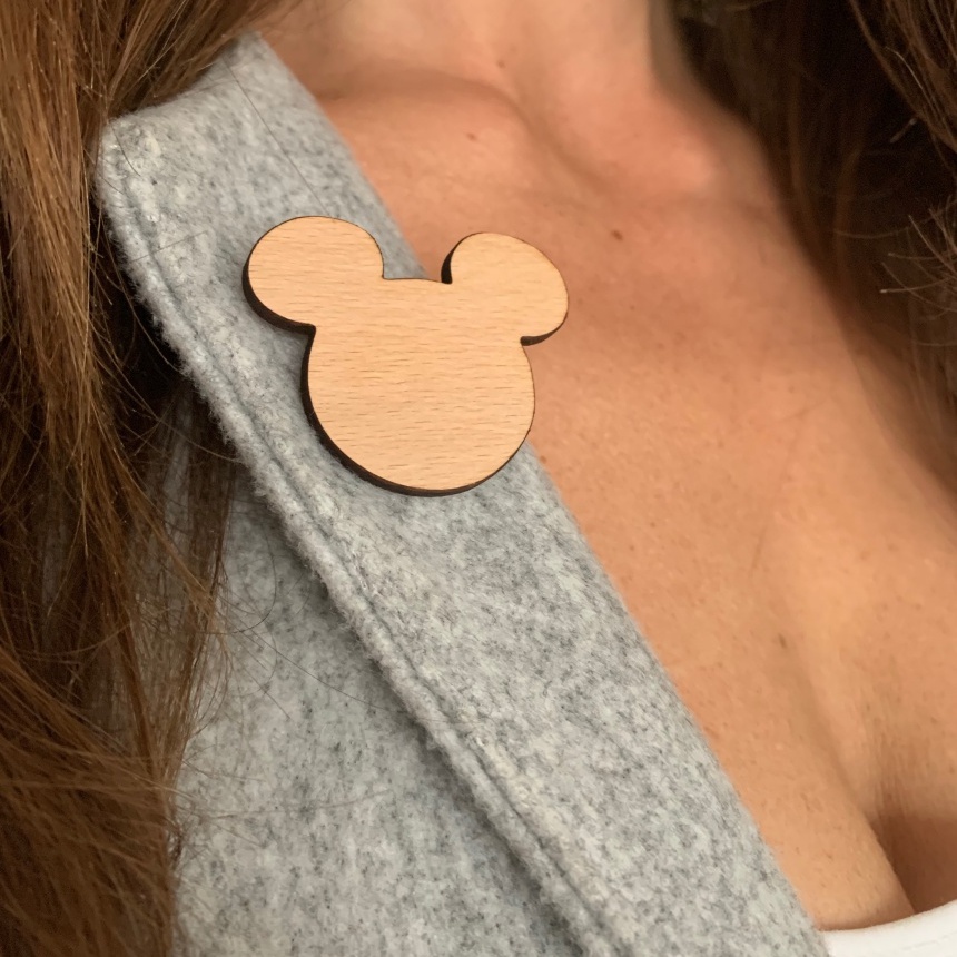 Dřevěná brož Mickey 