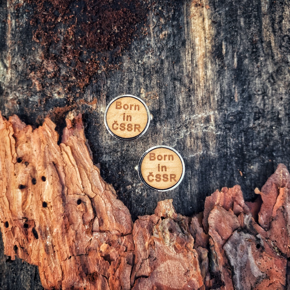 Dřevěné manžetové knoflíčky Born in ČSSR
