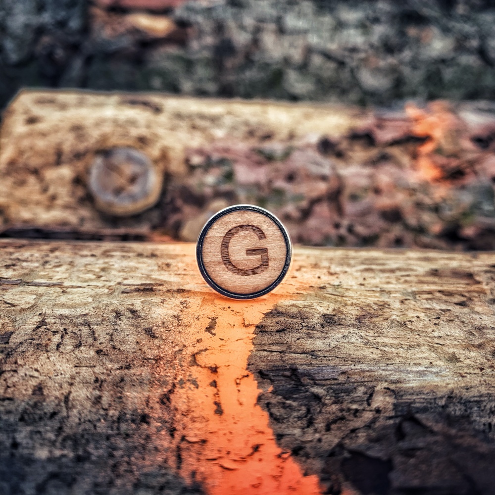 Dřevěný manžetový knoflíček Iniciál G