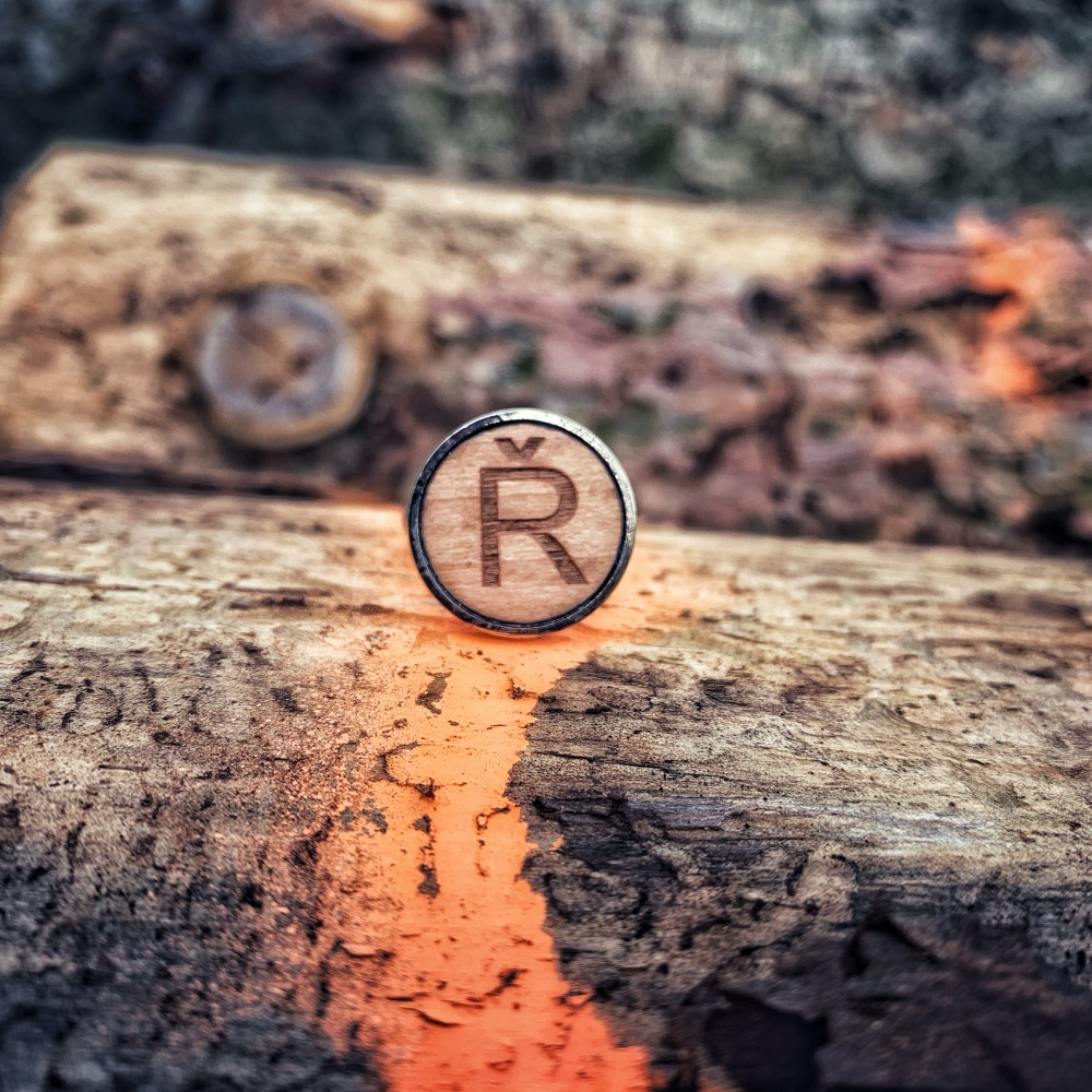 Dřevěný manžetový knoflíček Iniciál Ř