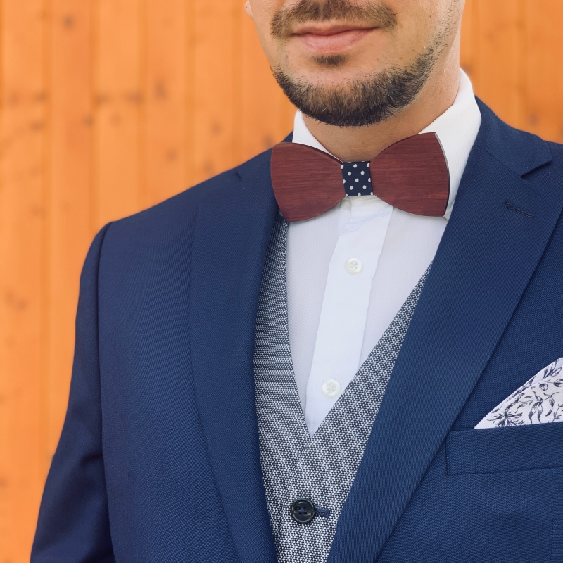 Dřevěný pánský motýlek Mahoosive Classic Blue dot 