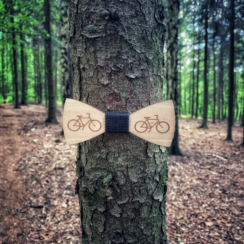 Dřevěný pánský motýlek Horské kolo denim