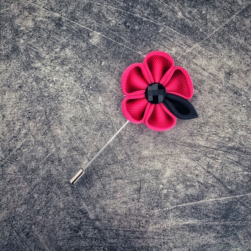 Růžovo - černá brož Arrow Color