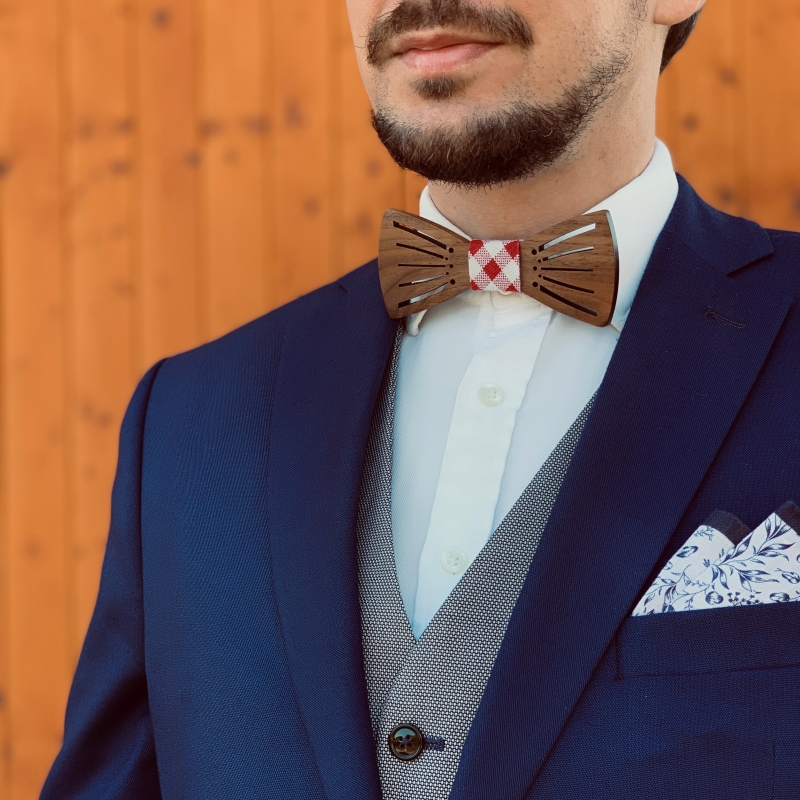 Dřevěný pánský motýlek Cross Cube 