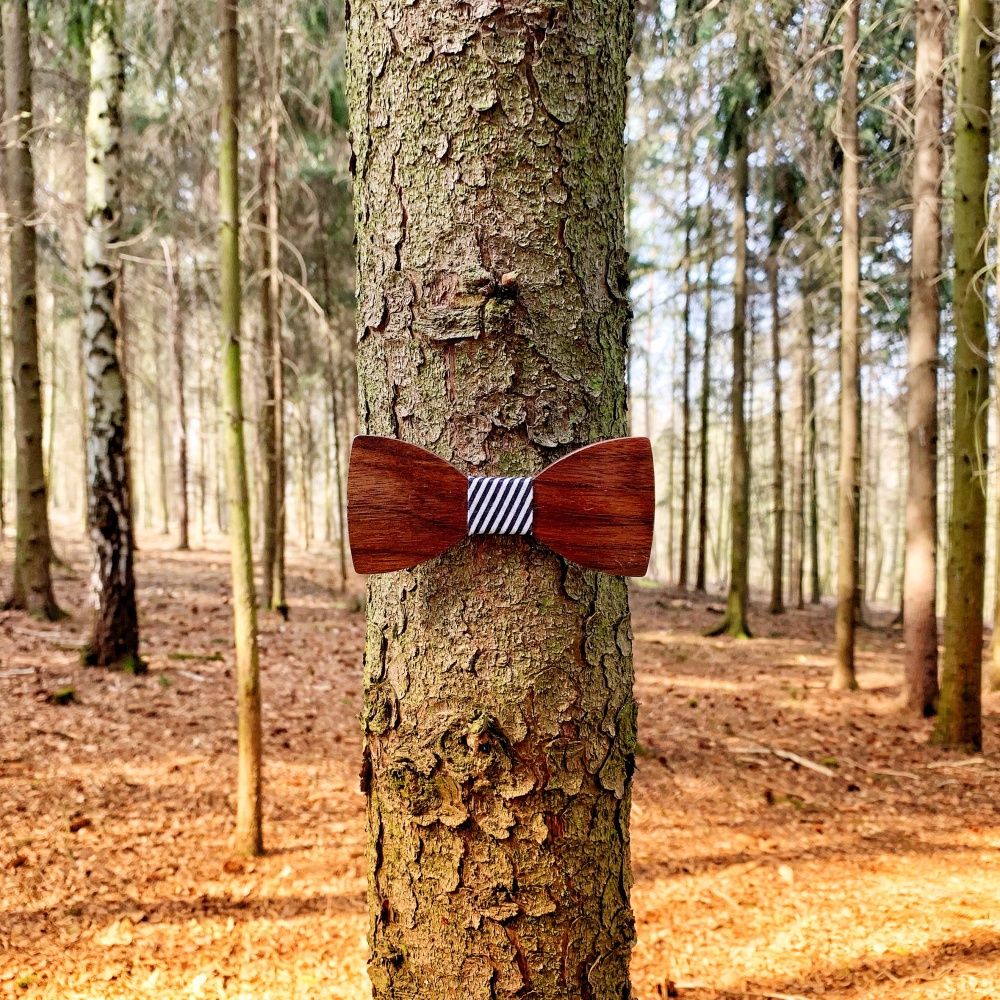 Dřevěný pánský motýlek Classic WHT-BLK