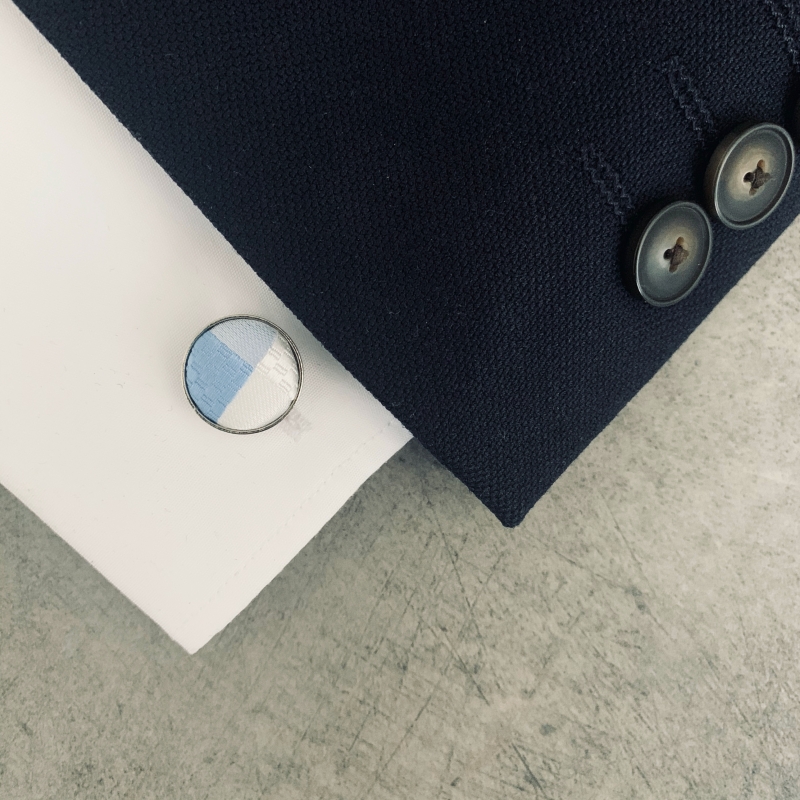 Modro - bílý set - motýlek + kapesník + manžetové knoflíčky Kostky 