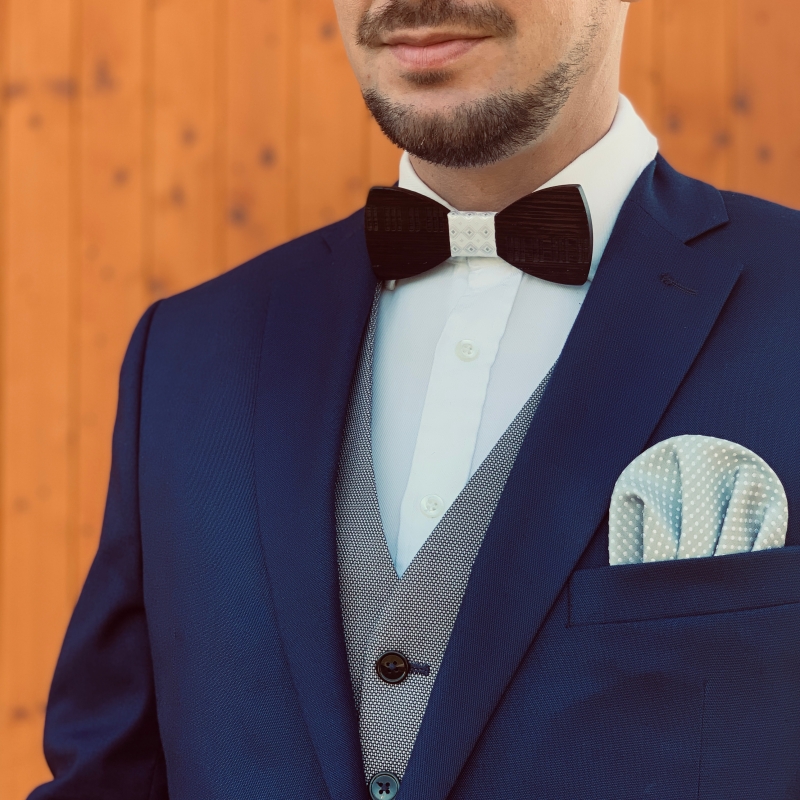 Dřevěný pánský motýlek Piano klávesy Hvězdy bílé wenge