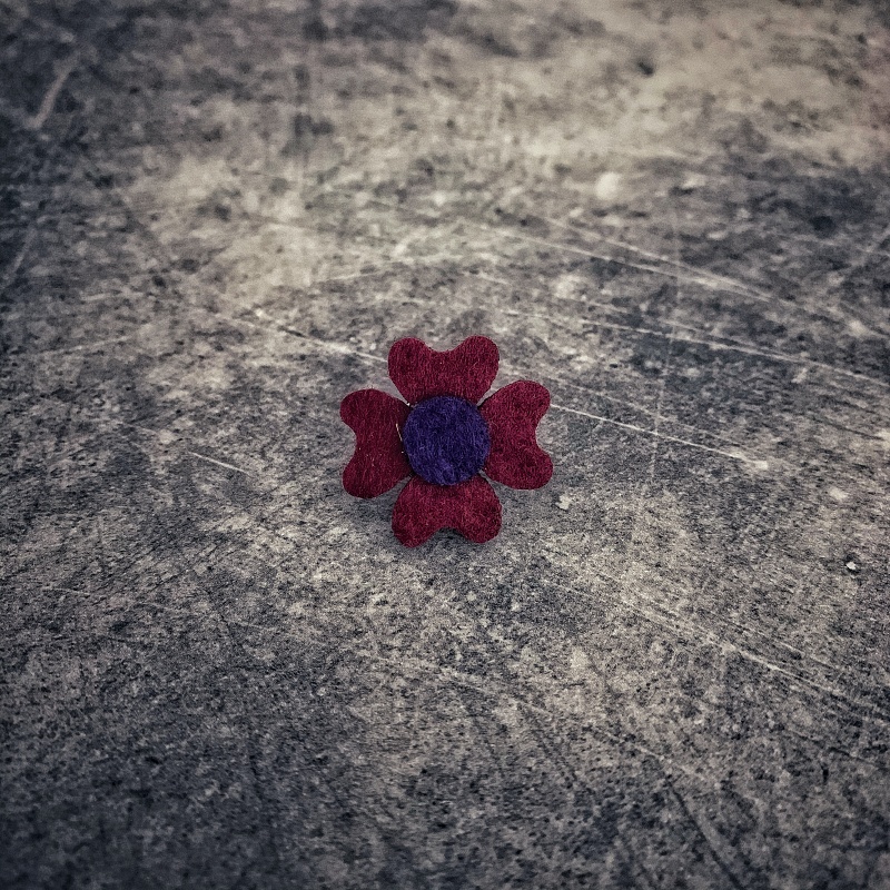 Vínovo - fialová brož Čtyřlístek Plsť