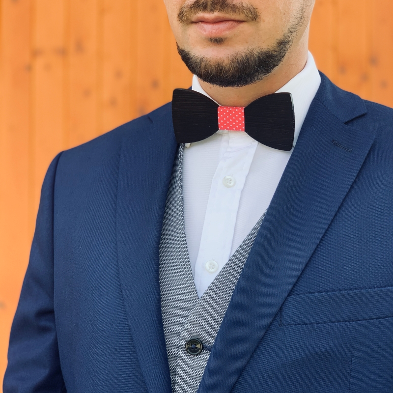 Dřevěný pánský motýlek Classic Pink Dot 