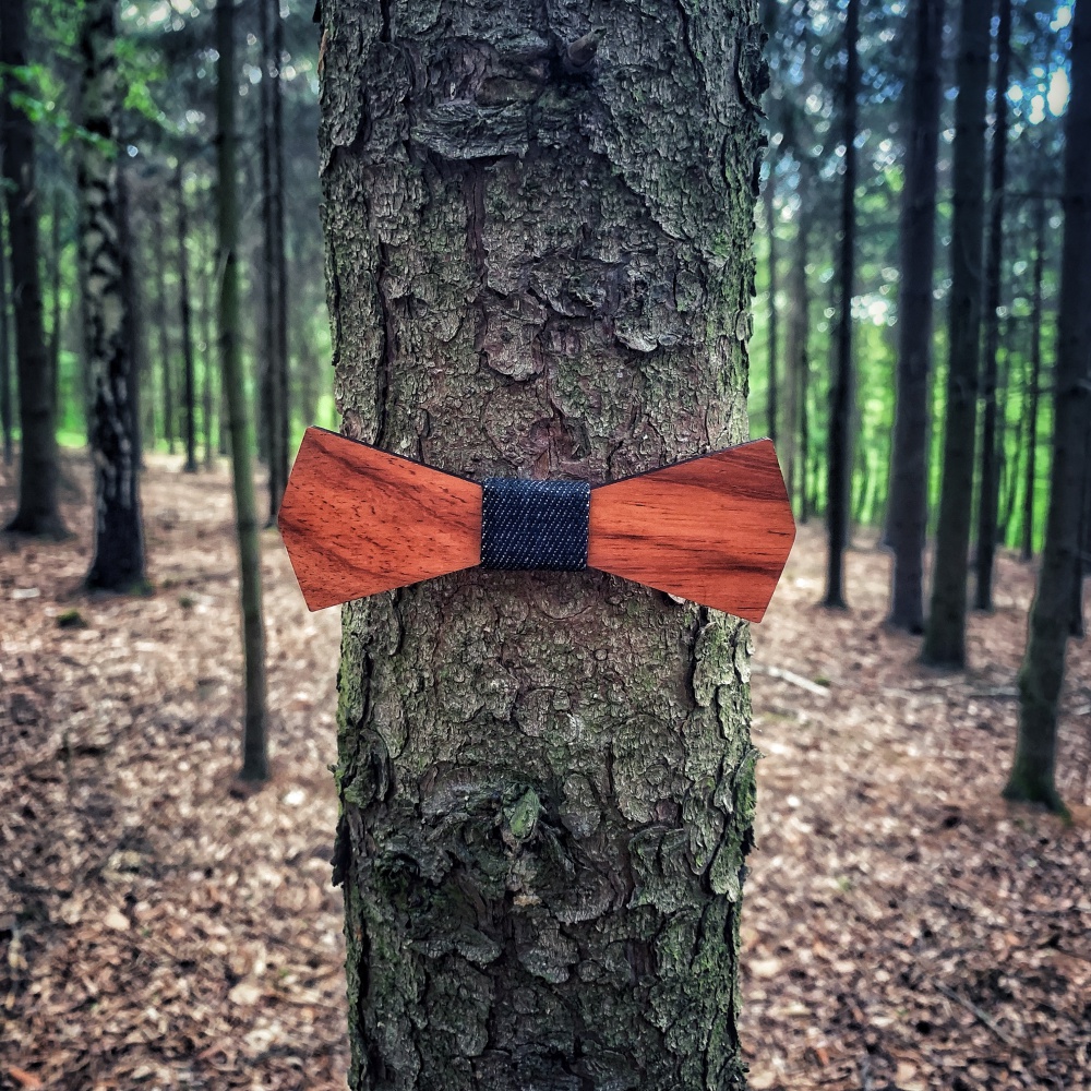 Dřevěný pánský motýlek Slim Black Denim 