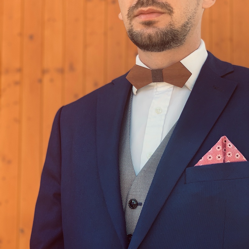 Dřevěný pánský motýlek Mahoosive Hexagon - brown 