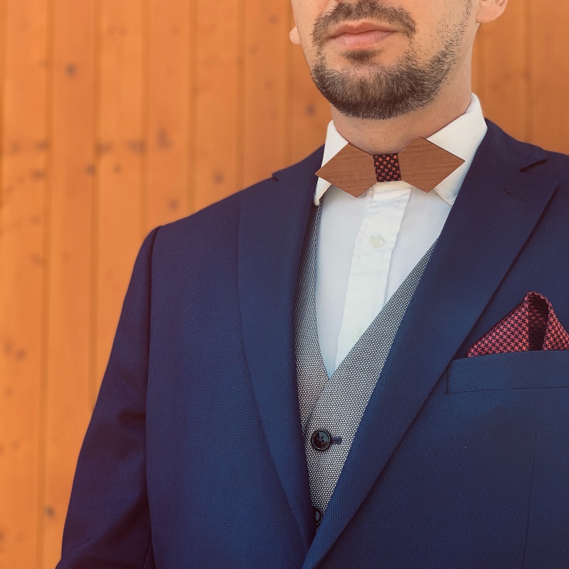 Dřevěný pánský motýlek Mahoosive Sharp - red x 