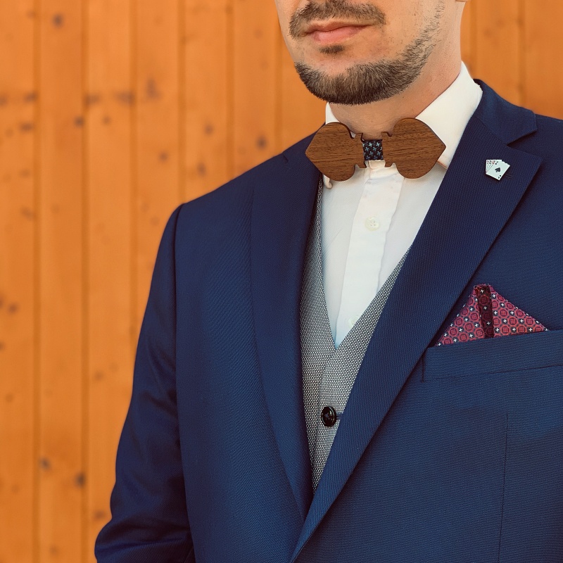 Dřevěný pánský motýlek Mahoosive Pikové eso X