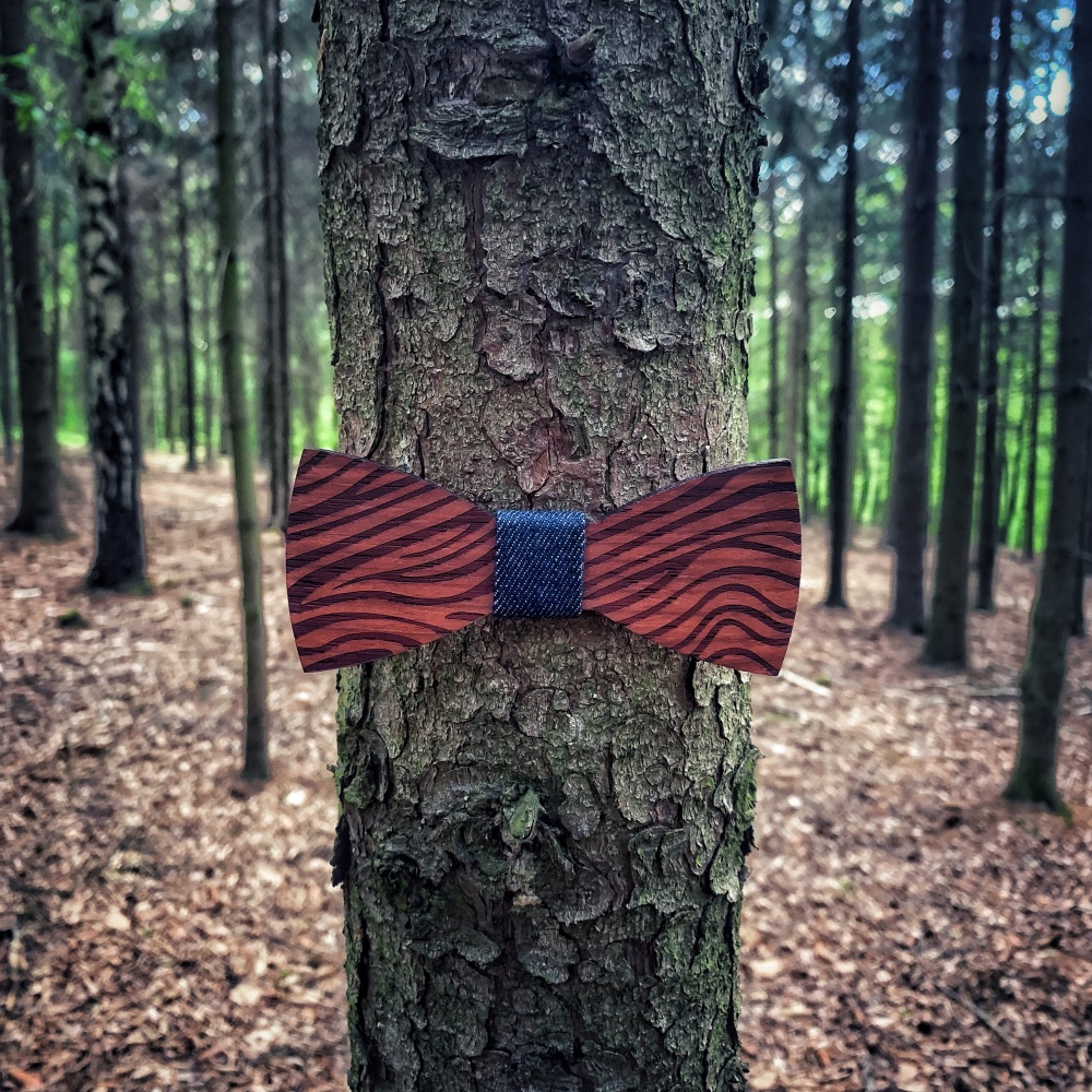 Dřevěný pánský motýlek Zebra denim