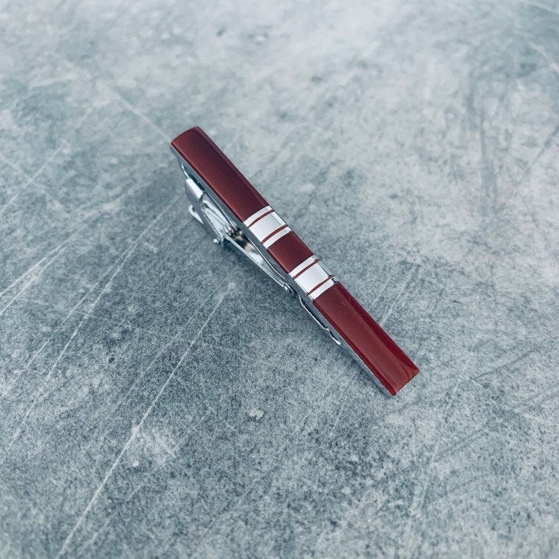 Hnědo - stříbrná spona na kravatu Eye