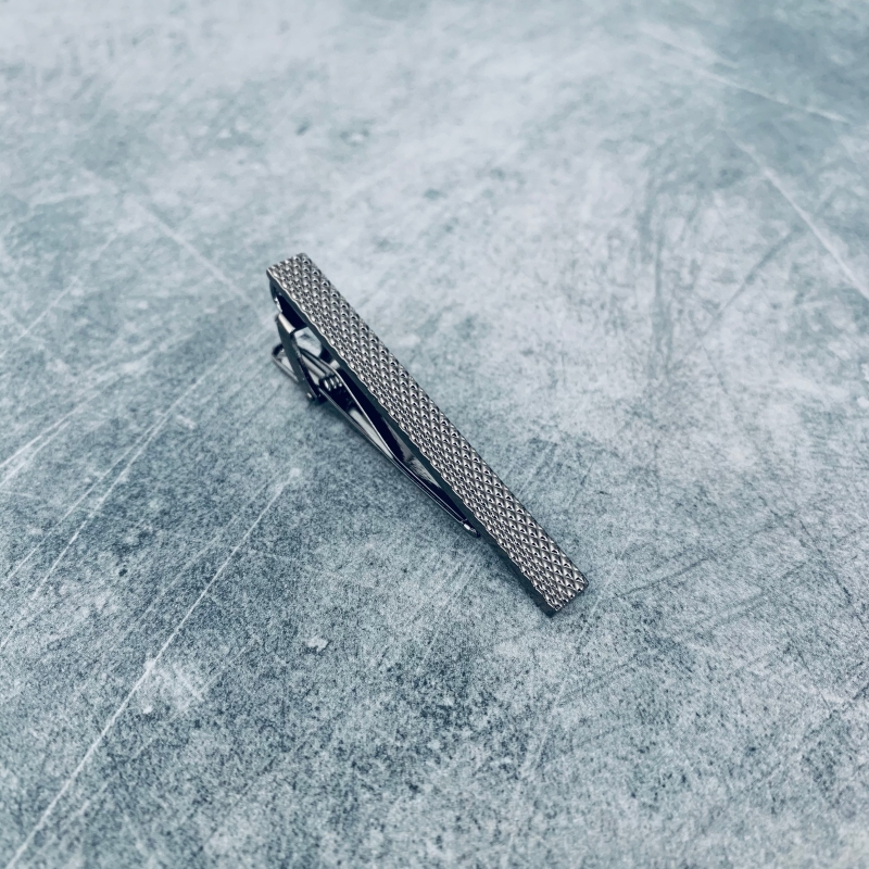 Šedá spona na kravatu Geometric