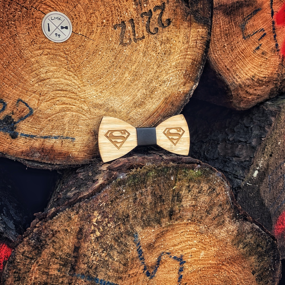 Dřevěný pánský motýlek Superman leather