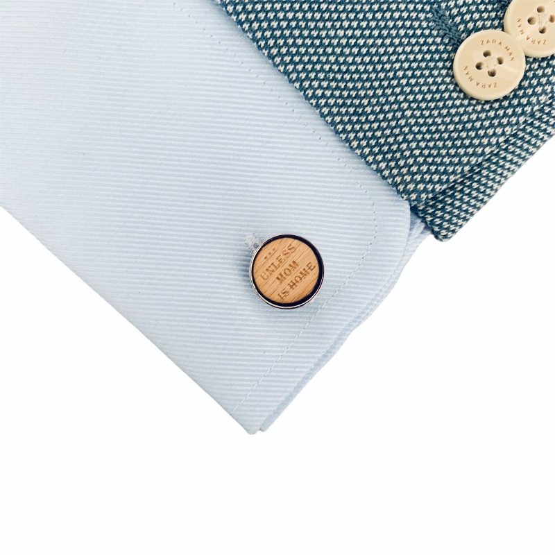 Dřevěné manžetové knoflíčky The boss unless mom is home 