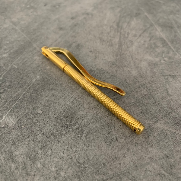 Zlatá spona na peníze Pružina 