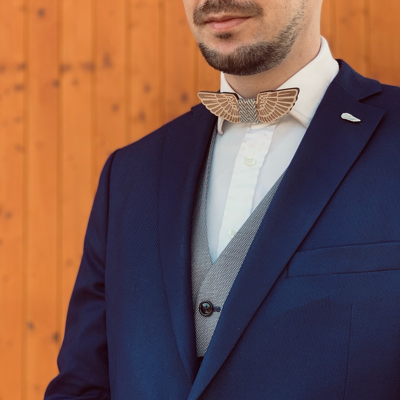 Dřevěný pánský motýlek Křídla - stripe 