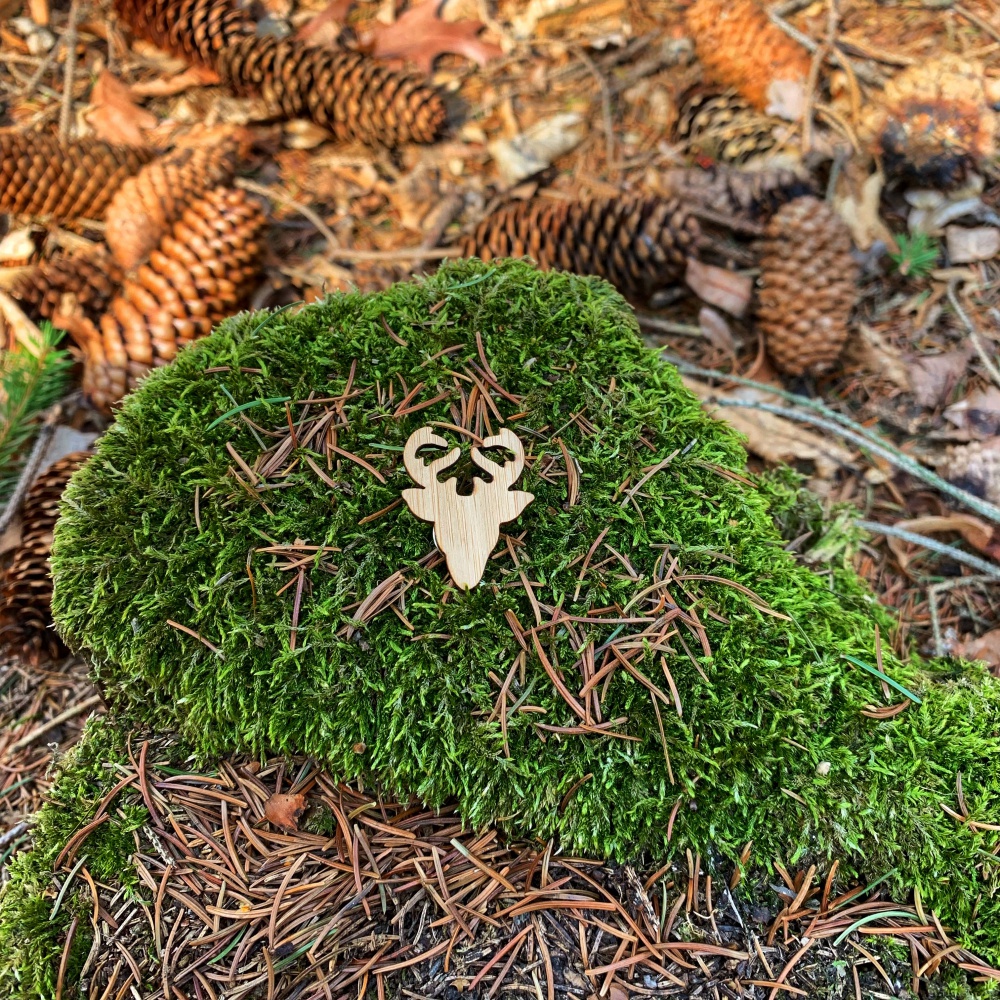 Dřevěná brož Jelen parohy 