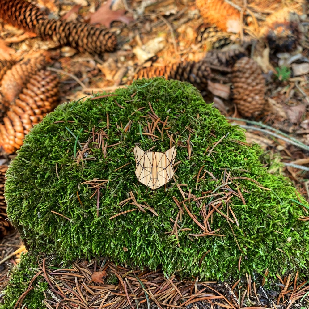 Dřevěná brož Tygr 