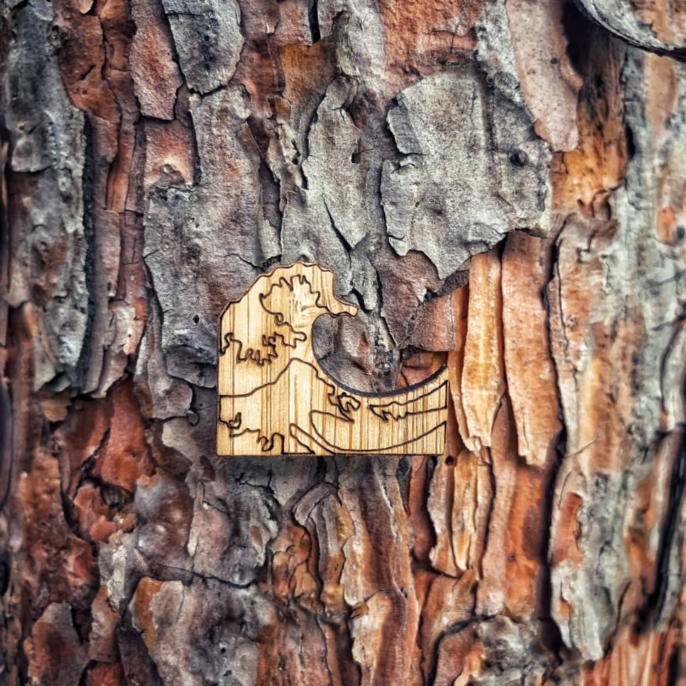 Dřevěná brož Vlna 